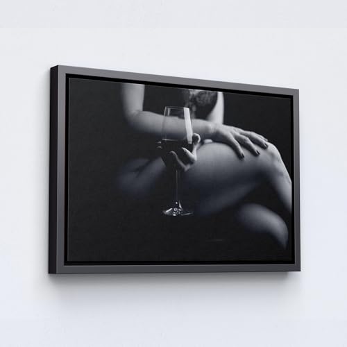 Peinture de femme pour raviver un mur vide avec une décoration murale de chambre