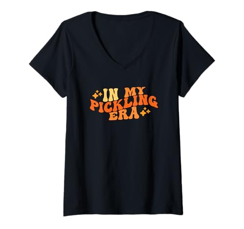 Mujer En mi era de encurtido divertido juego de palabras casero de pepinillos Camiseta Cuello V