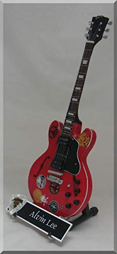 ALVIN LEE Guitare Miniature Ten Year After avec médiator - Les Beatles, Paul McCartney, John Lennon, RIngo Starr, George Harrison ALVIN LEE Guitare Miniature Ten Year After avec médiator – Image 3