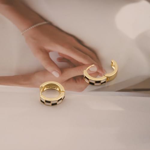 Chic Checker Small Hoop Cartilage Earrings Teacher Earrings for Women；White Black Enamel Hypoallergenic Hooped Gifts Gold and Silver tone4