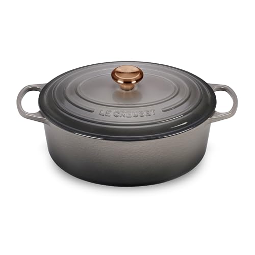 Le Creuset Signature - Horno redondo ancho de 6.75 cuartos con perilla de cobre, hierro fundido esmaltado (ostra)