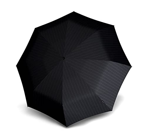 Questo accessorio Knirps colpisce per il suo grande manico in legno e il design elegante. Il ombrello può richiudibile piccolo in modo che si adatti a qualsiasi borsa . Dimensioni: 42 x 6 cm