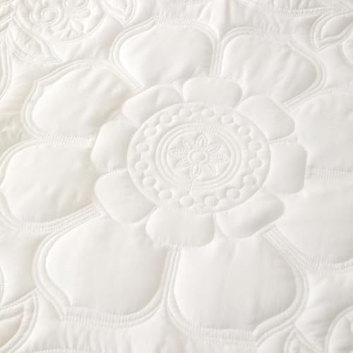 Image of EVENHUG Oversized King Quilt California King Size Lightweight Bedding Set Reversible Bedspread Coverlets for All Seasons 3 Piece (White 120 inchx128 inch)