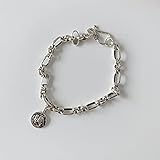 Elementos de diseño: pulsera de eslabones de anillo con clip de papel ovalado, adorno colgante de etiqueta redonda de elefante artesanal retro, eslabones de cadena cuadrados simples y audaces, que pueden modificar fácilmente la muñeca. Los eslabones rectangulares de esta sencilla pulsera son perfectos para capturar la luz y son la elección atemporal de las pulseras de cadena con un estilo moderno.