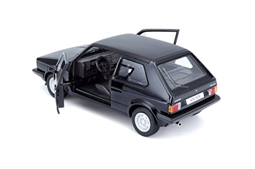Öffnende Vordertüren am Bburago VW Golf 1 GTI 1:24 zeigen detaillierten Innenraum mit Sitzen und Armaturenbrett für...