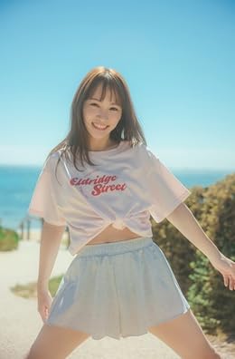 Amazon.co.jp: 【 限定カバー H 】 川栄李奈 / 1st 写真集