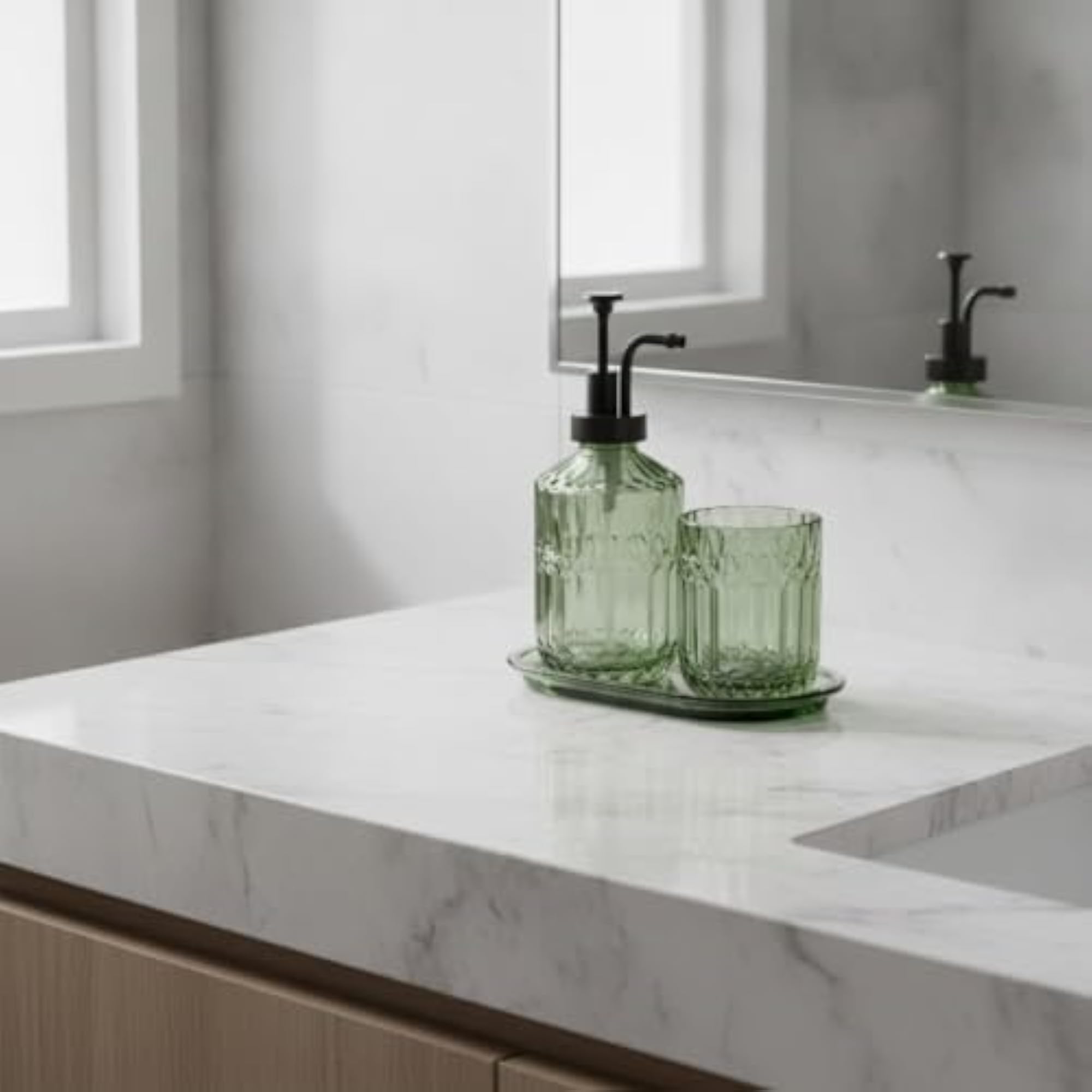 Waterproof Clear Glass Lotion Pump Bottle