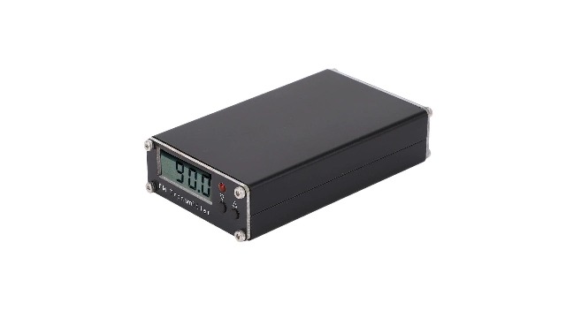 Trasmettitore FM A Lungo Raggio 2000 M – Frequenza 76-108 MHz, Display LCD, Ingresso AUX 3.5mm, Alimentazione USB-C, Per Eventi, Auto E Supermercati