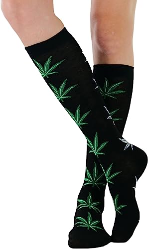 Image of ToBeInStyle Women's Colorful Patterned Design Knee High Socks