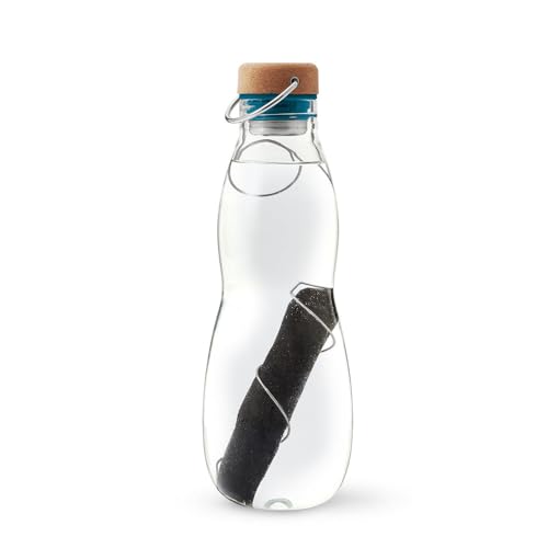 BLACK+BLUM Eau Good Glas, Ozean, 650 ml, Borosilikat Wasser Flasche mit Aktivkohle Filter, Isolierhülle aus recyceltem Polyester, Deckel aus Holzfaser-Polypropylen-Mischung, 100% auslaufsicher