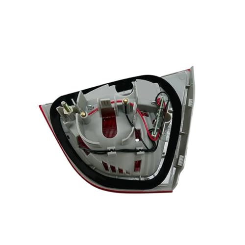 Feu stop BMW E90 cassé ? Remplacez l'optique LED intérieure droite