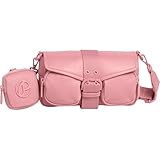 Deux poches intérieures et plaque en métal avec logo classique à l'arrière