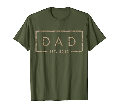 Hombre Dad Est 2023 CAMO, primer día del padre 2023, cumpleaños de nuevo papá Camiseta