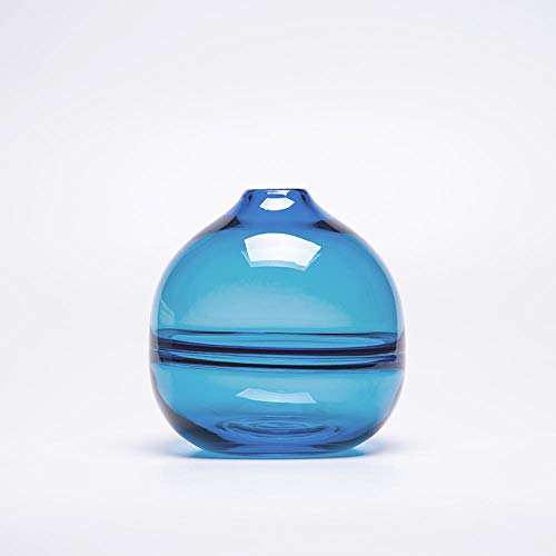 Vase en cristal moderne pour illuminer un salon sombre et moderniser des meubles anciens