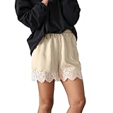 Diseño femenino y seductor: el contraste entre el suave satén y el encaje transparente le da a los pantalones cortos un toque sensual y noble