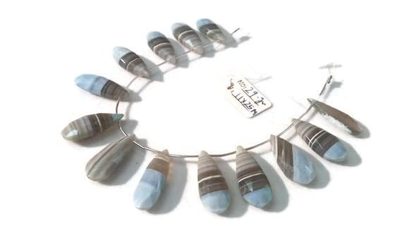 Opale bleue naturelle sous forme de briolettes facettées 11x25mm pour collier