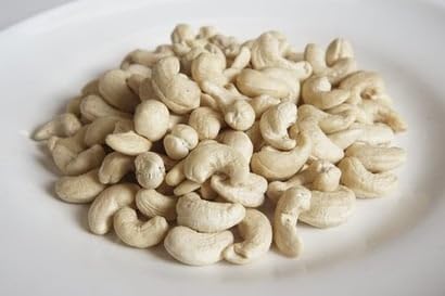 Image of HAJARA Tasty Cashew Nuts | 500 Grams | Unroasted Kernels | Rich in Flavor & Nutrients | Perfect Snack Option | Freshly Packed for Optimal Taste | Vegan-Friendly and Multi Nutrients.