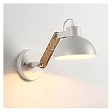 Le bras de la lampe murale, une fois réglé, est idéal pour lire au lit. Vous pouvez optimiser l'éclairage en ajustant l'angle de la lumière.