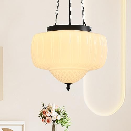 Pendentif en verre de lait et grande suspension de plafond noire style ferme vintage
