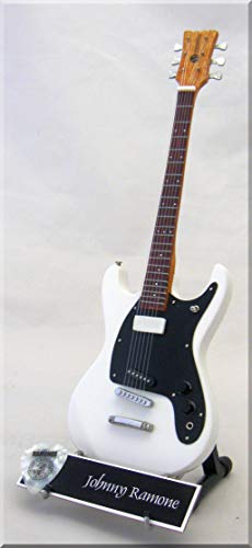 JOHNNY RAMONE Guitare Miniature avec médiator Mosrite - Les Beatles, Paul McCartney, John Lennon, RIngo Starr, George Harrison JOHNNY RAMONE Guitare Miniature avec médiator Mosrite – Image 3