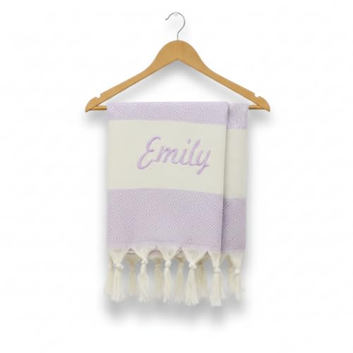 3b textile Wedding Party Monogram Towel – Soft Turkish Cotton Bath & Pool Towel, Personalized Bridesmaid & Groomsmen Gift (Lila)