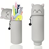 【Estuche con Diseño de Gatito】Este práctico set incluye un estuche de silicona ajustable con cordón (6,5 x 19 cm, retráctil hasta 22 cm), 4 bolígrafos borrables (ideales para correcciones múltiples), 6 resaltadores de 12 colores (resaltar información clave) y 2 borradores (para usar con bolígrafos borrables). Perfecto para útiles escolares y regalo de regreso a clases