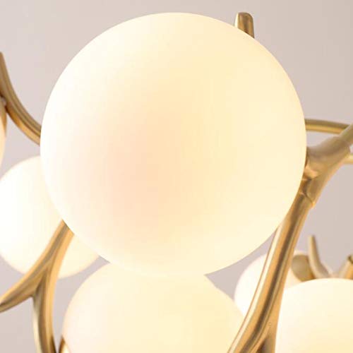 Lustre moderne doré résolvant le manque de clarté des grands espaces de vie