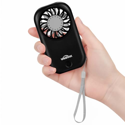 Leggero e compatto: con un peso di soli 56 g, questo ventilatore tascabile è più leggero di un uovo. Grazie al suo design piatto (solo 20 mm di spessore) si adatta facilmente in tasca o in piccole borse. Il compagno ideale per viaggi in aereo, pendolari o eventi estivi senza appesantire.