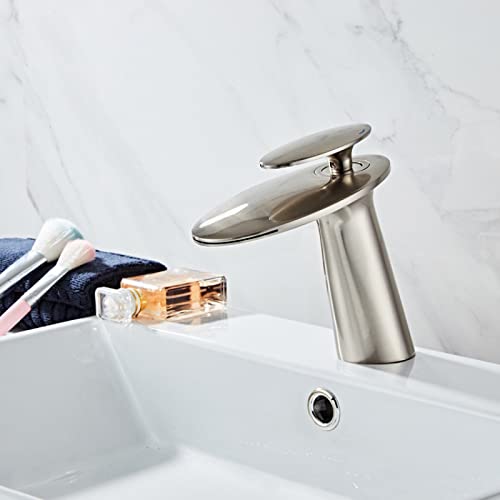Robinet de salle de bain cascade mitigeur eau chaude et froide en laiton