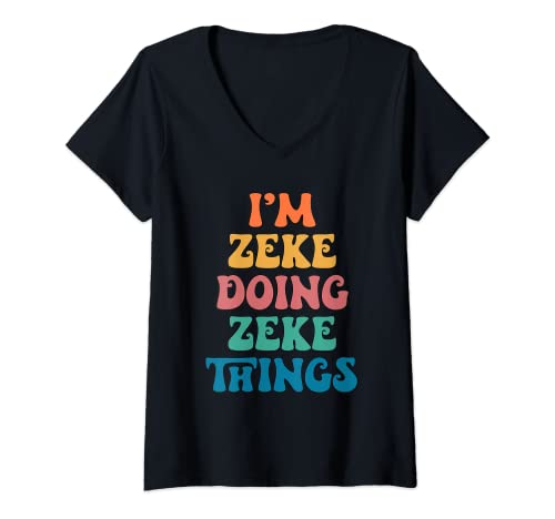 Mujer Nombre divertido de Zeke, soy Zeke haciendo cosas de Zeke Camiseta Cuello V