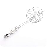 Este skimmer de acero inoxidable de malla muy fina es ideal para eliminar alimentos de una freidora u otro líquido caliente.