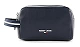 bolso tommy hilfiger chile Con este noble TOMMY HILFIGER neceser estás bien equipado en tu próximo viaje. Porque todos tus utensilios que necesitas en el baño están bien acomodados en él. Además, esta joya inspira con detalles chic. Dimensiones: 20 x 11 x 10 cm
