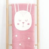 ❤️ LEICHT & FLAUSCHIG - Unsere rosarote Wendedecke ist flauschig und weich verarbeitet und ist außerdem leicht zu transportieren. Um deinem Schützling stets eine kuschelige und warme Umgebung zu bieten, sollte die kids&me Krabbeldecke in keiner Baby-Erstausstattung fehlen!