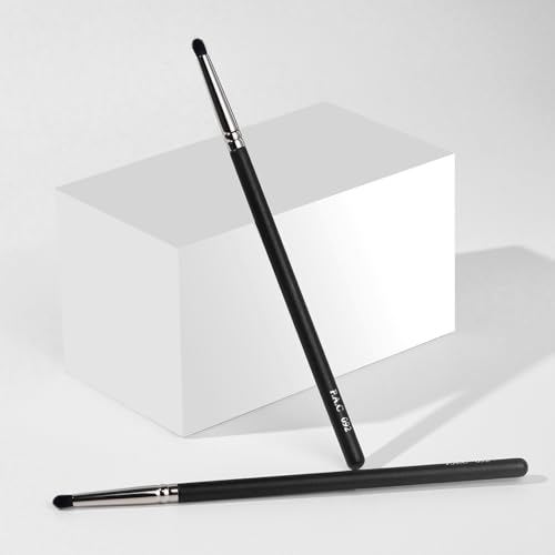 Image of PAC Eyeshadow Blending Brush 092
