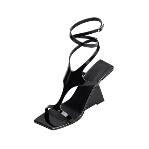 Sandales talon en biais pour un voyage printanier ou une soirée au bar