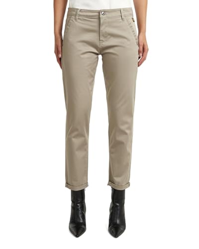 Chino Kate G-Star en beige avec sa coupe boyfriend iconique