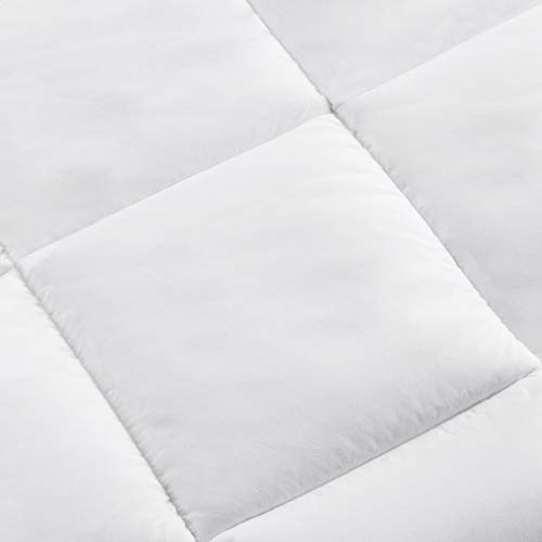 Image of Amazon Basics White Down Alternative Comforter and Duvet Insert with Corner Tabs, Machine Washable, Twin, Light