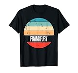 Klassisch geschnitten, doppelt genähter Saum.