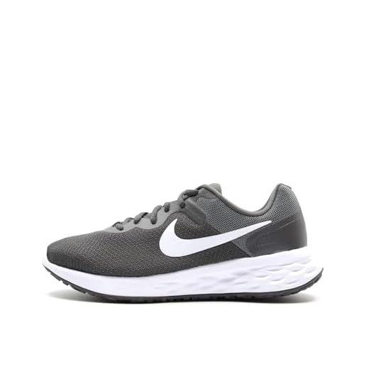 NIKE Revolution 6, Zapatillas de Gimnasia Hombre, Iron Grey White Smoke Grey Black, 44.5 EU