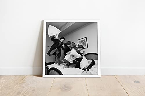 Affiche des Beatles – The Pillow Fight print – The Beatles, Pillow Fight print – Impression encadrée ou non encadrée… - Les Beatles, Paul McCartney, John Lennon, RIngo Starr, George Harrison Affiche des Beatles - The Pillow Fight print - The Beatles, Pillow Fight print - Impression encadrée ou non encadrée… – Image 3