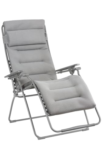 Ein Sessel, der den Sommer versteht