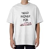 Design hilarant centré sur la voiture : Ce t-shirt Need Money for Porsche comporte le slogan accrocheur Need Money for Porsche et des graphismes de voitures. Ce t-shirt Need Money for Car ajoute une touche d'humour et d'ambition à votre garde-robe, parfaite pour les passionnés de voitures et les rêveurs.
