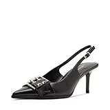 Breite Ösen über Oberseite und Zehen mit übergroßen Schnallen