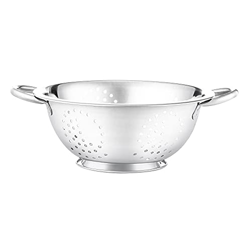 How to properly clean and maintain a colander?