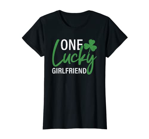 Carte humoristique « One Lucky Girlfriend » pour la Saint-Patrick T-Shirt