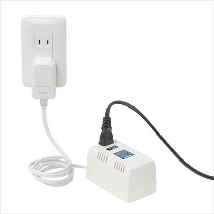 Amazon.co.jp: ヤザワコーポレーション プラグが変形する変圧器 AC110