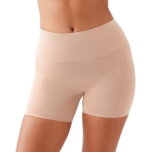 Shaping shorty Wacoal Smooth Series sous une robe moulante en soirée