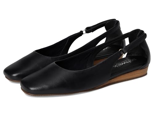 SoftWalk Women's Venice Ballet Flat