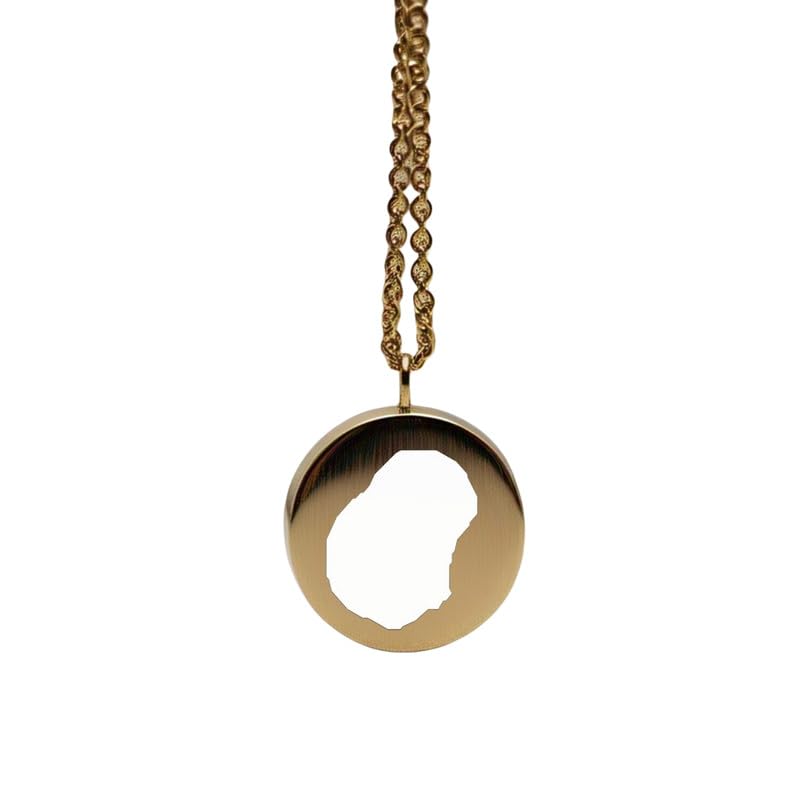 Pendentif carte de Nauru en argent sterling plaqué or 14 carats, forme ronde de 24 mm et épaisseur de 1,5 mm, breloque Terre, bijou de voyage délicat | Médaillon gravé aventure | LKB_MAP_384