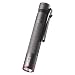 Produktbild EMOS wasserdichte Mini-Taschenlampe, superhelle CREE-LED-Taschenlampe, 100 lm Metall-Stiftlampe mit 65 m Leuchtweite, Schutzart IP65, Stahlclip, schwarz, P3150